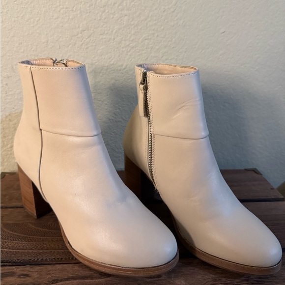 Thursday Boot Co Daisy Modern Handcrafted Leather Boots Size 6.5 NWOB or Tags - Picture 1 of 13